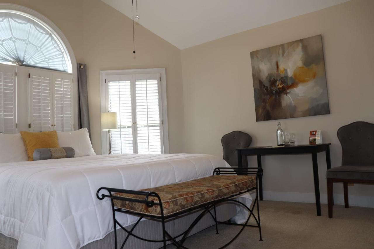Pleasanton Courtyard Bed And Breakfast Fayetteville Exterior photo