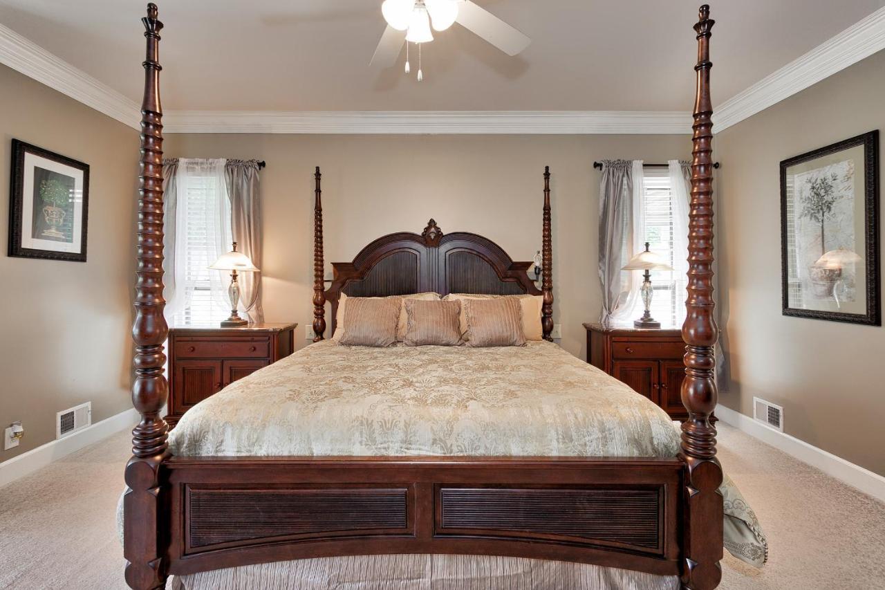 Pleasanton Courtyard Bed And Breakfast Fayetteville Exterior photo