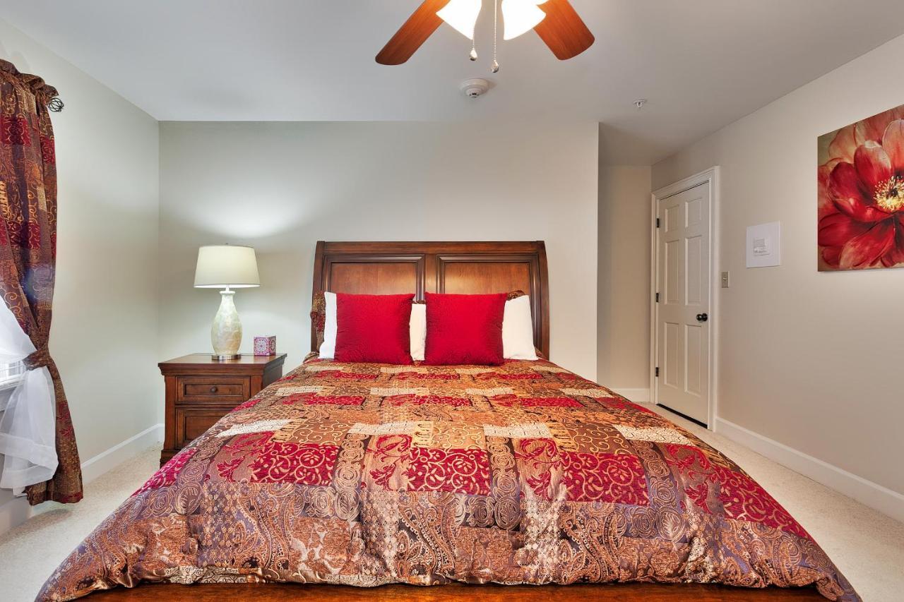 Pleasanton Courtyard Bed And Breakfast Fayetteville Exterior photo