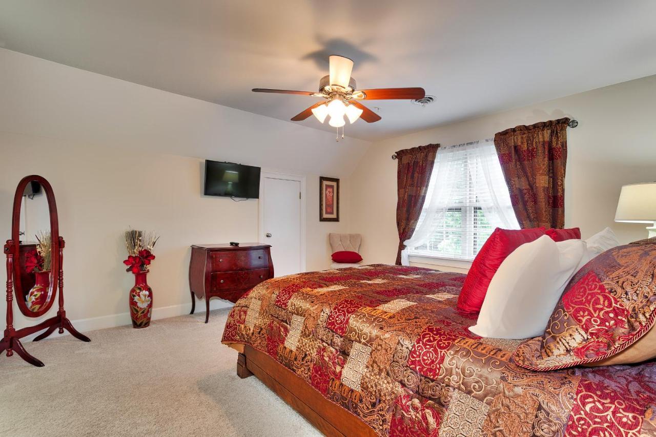 Pleasanton Courtyard Bed And Breakfast Fayetteville Exterior photo